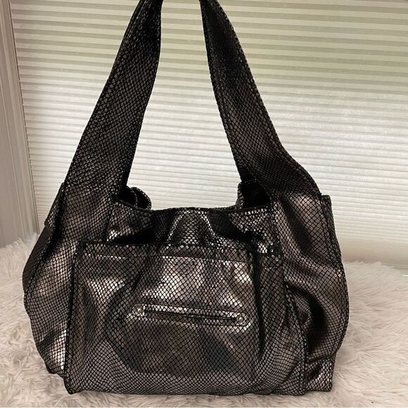 B. Makowsky Hobo Purse Womens‎ Metallic Chrome Coated Leather Shoulder Bag - Picture 2 of 11